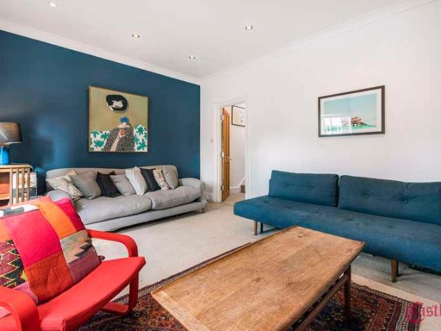 Flat for sale in Crouch End, Greater London
