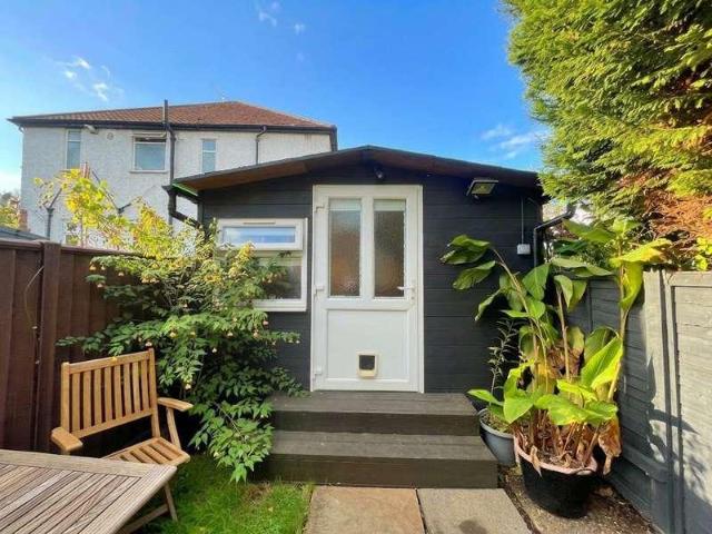 Flat for sale in London Borough of Ealing, Greater London