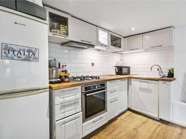 Flat for sale in London Borough of Lewisham, Greater London