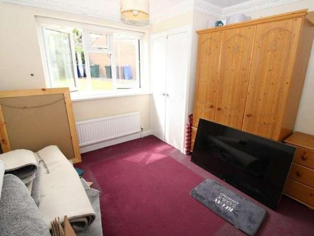 Flat for sale in Pogmoor, South Yorkshire