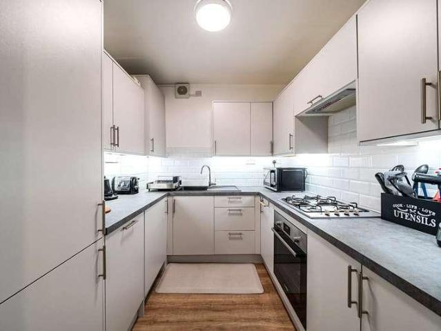 Flat for sale in Yeading, Greater London