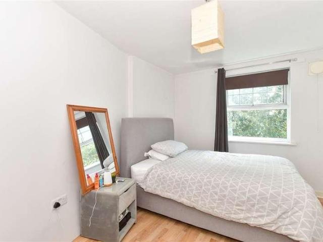 Flat for sale in Three Bridges, Glynde