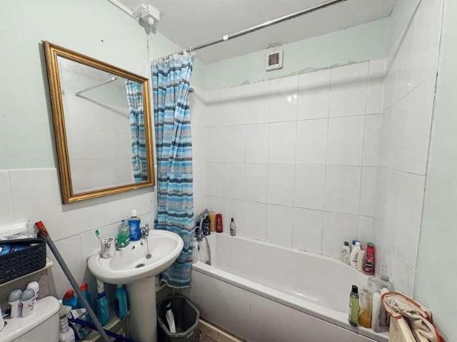 Flat for sale in Whitchurch Urban, Whitchurch