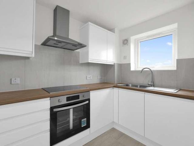 Flat for sale in Beckton, Greater London