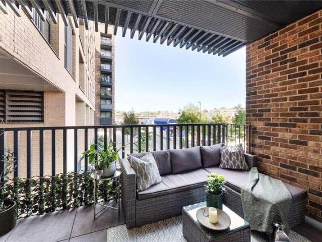 Flat for sale in London Borough of Wandsworth, Greater London