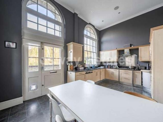 Flat for sale in London, Isle Of Man