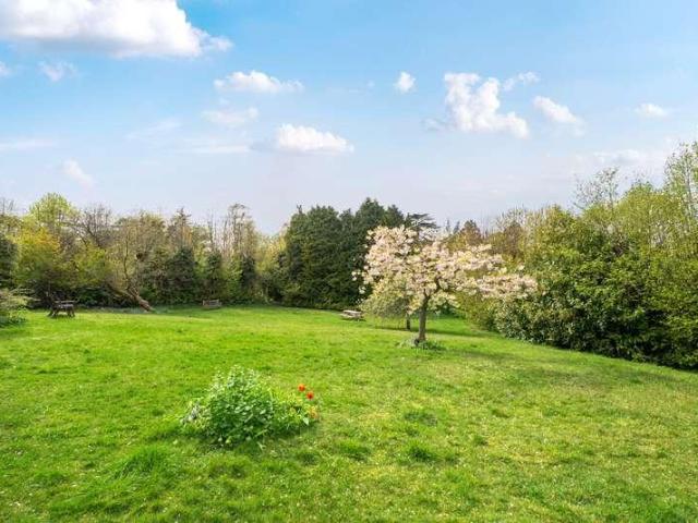 Flat for sale in Charlotteville, Guildford