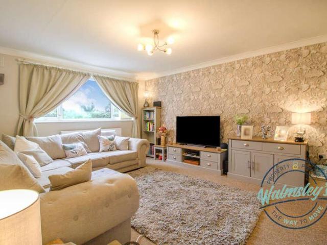 Flat for sale in Whoberley, West Midlands