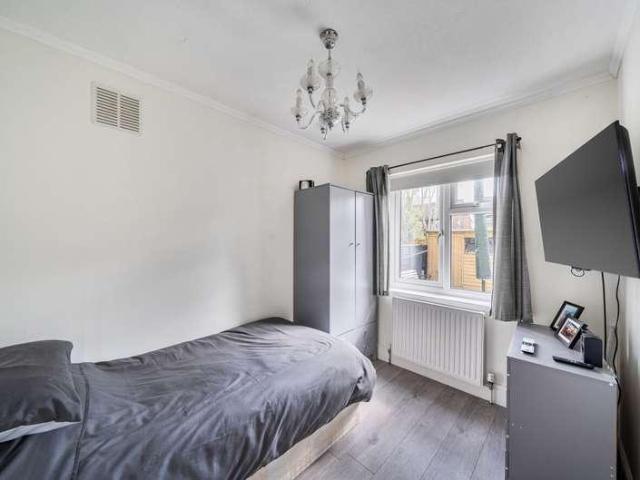Flat for sale in High Barnet, Greater London