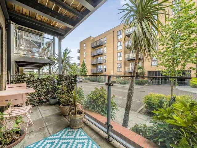 Flat for sale in Crystal Palace, Greater London