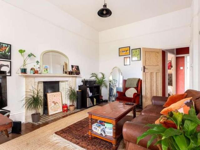 Flat for sale in Round Hill, Brighton & Hove