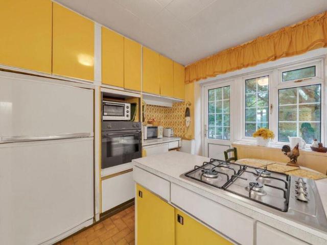 Flat for sale in Dudden Hill, Greater London
