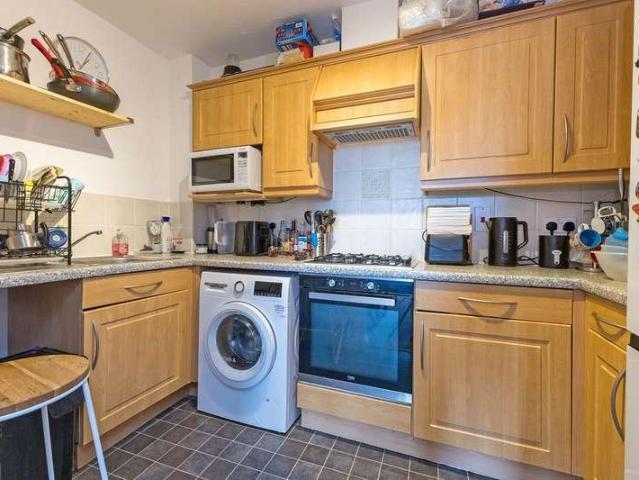 Flat for sale in Langley, Slough