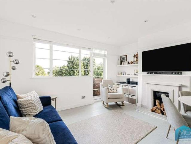 Flat for sale in Winchmore Hill, Palmers Green