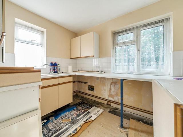 Flat for sale in North End, Greater London
