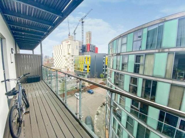 Flat for sale in Georgia, Greater Manchester