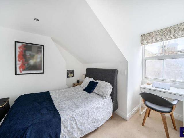 Flat for sale in Archway, Greater London