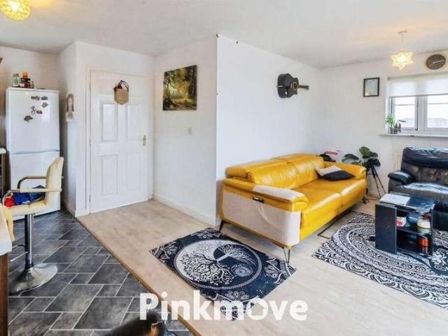 Flat for sale in Somerton, Newport