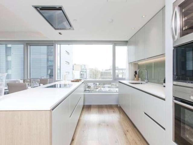 Flat for sale in Finsbury, Greater London