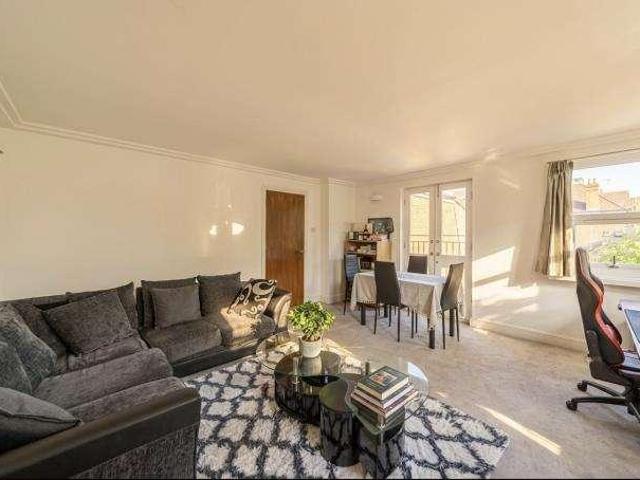 Flat for sale in West Hampstead, Greater London