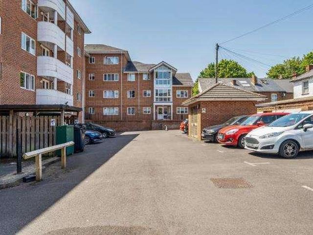 Flat for sale in Reading