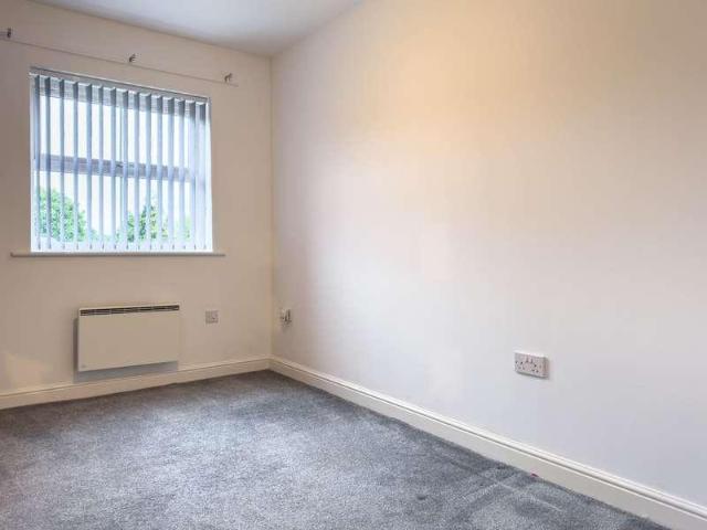 Flat for sale in Bailiff Bridge, West Yorkshire