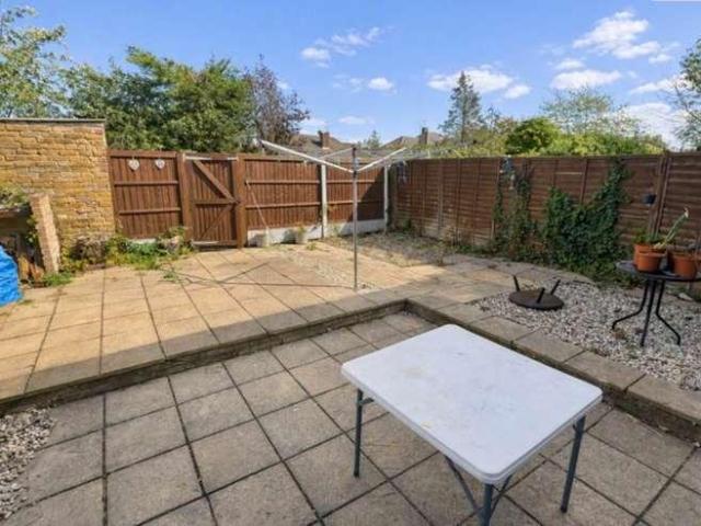 Flat for sale in Pilgrims' Hatch, Navestock Side