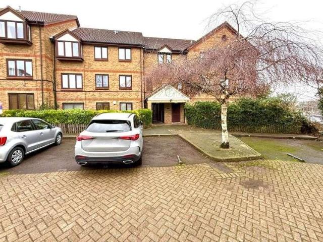 Flat for sale in Finchley, Isle Of Man