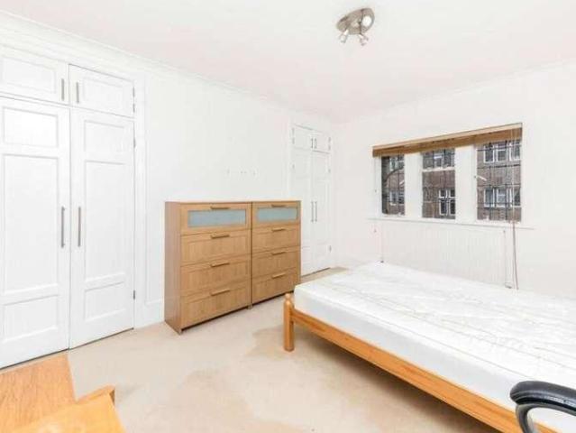 Flat for sale in Belsize Park, Greater London