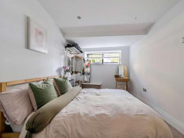Flat for sale in London Borough of Lewisham, Forest Hill