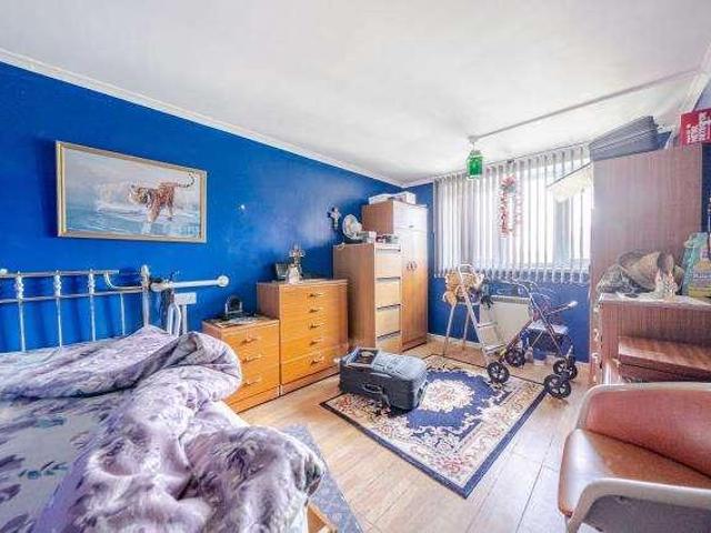 Flat for sale in Blackbird Leys, The Slade