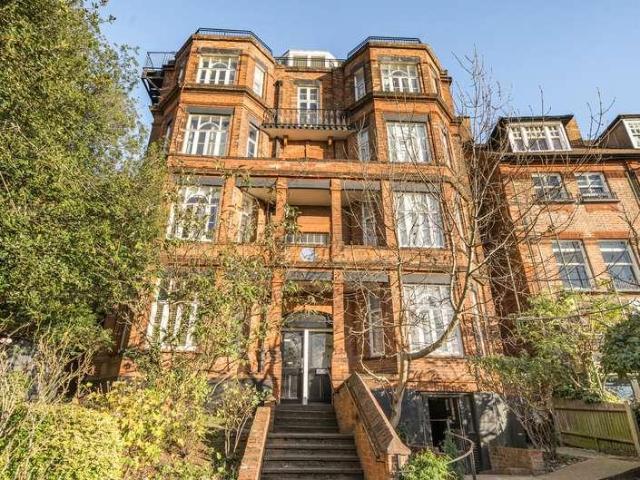 Flat for sale in South Hampstead, Greater London