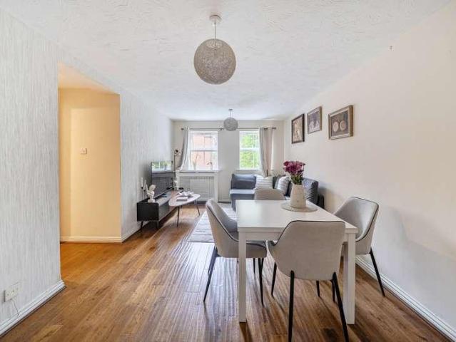 Flat for sale in Slade Park, Oxford