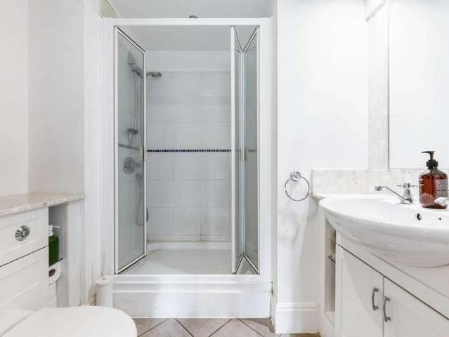 Flat for sale in Brentford, London Borough of Hounslow