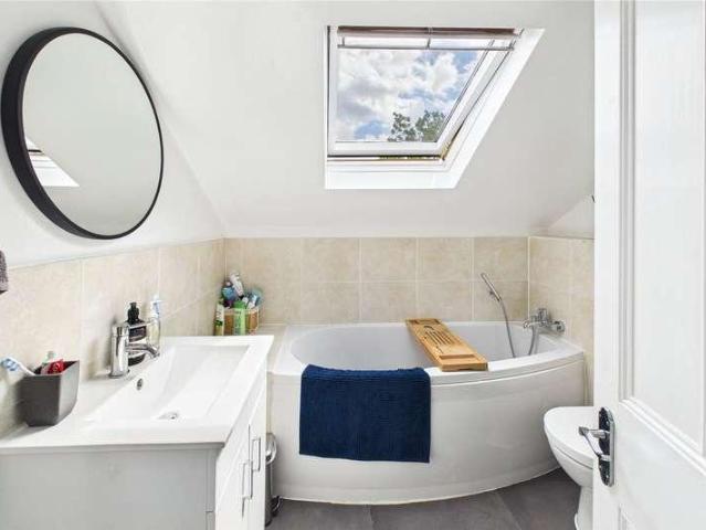 Flat for sale in Streatham, Greater London