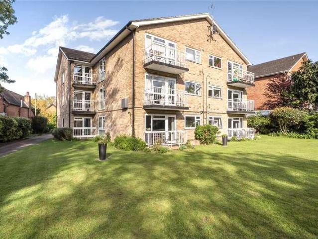 Flat for sale in Surbiton, Greater London