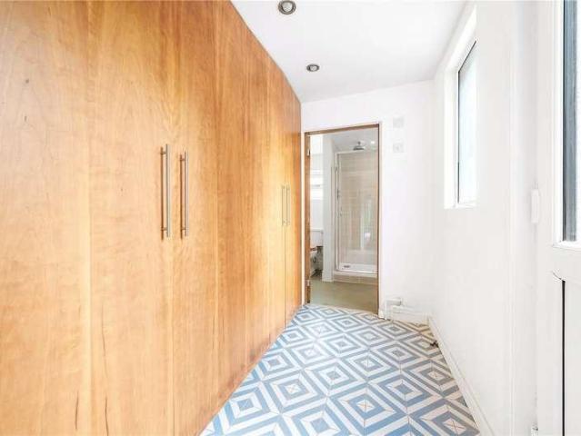 Flat for sale in London Borough of Southwark, Greater London