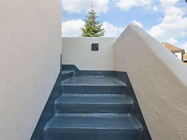 Flat for sale in Newington, Acol