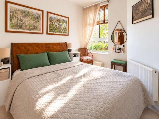 Flat for sale in Denmark Hill, Greater London