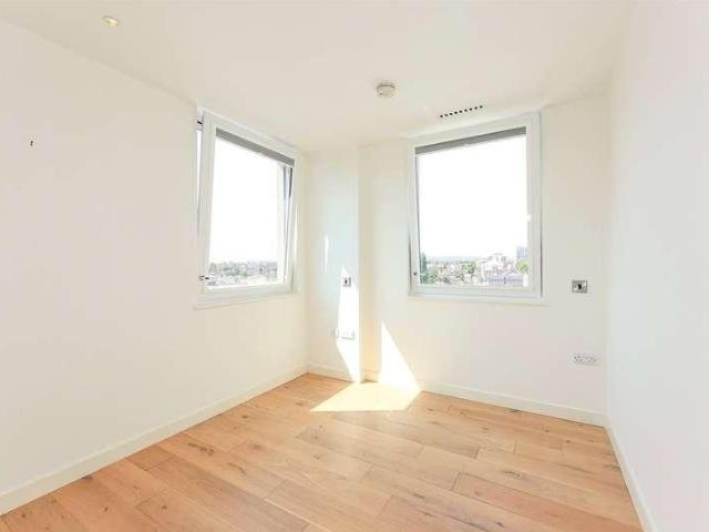 Flat for sale in Kingsbury, Greater London