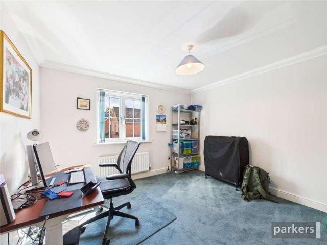 Flat for sale in Earley