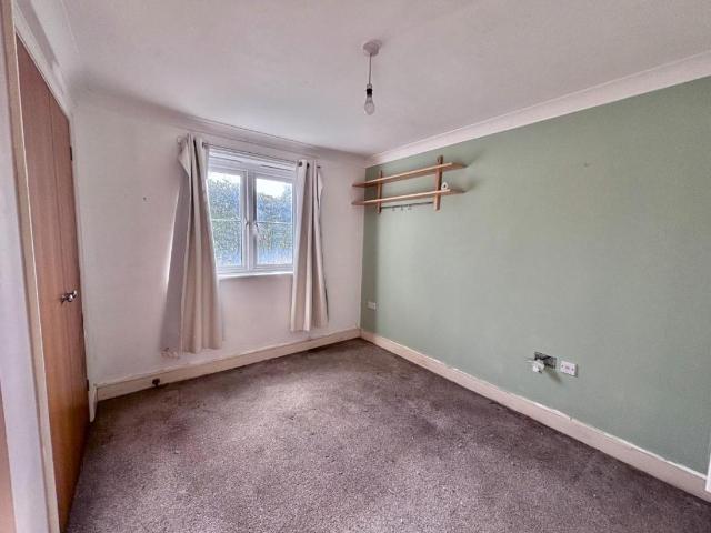 Flat for sale in Yiewsley, Greater London