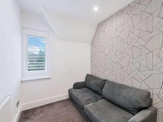 Flat for sale in Oxted, Hillview