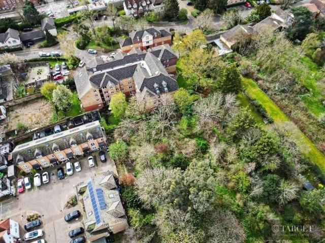 Flat for sale in Broxbourne, Hertfordshire