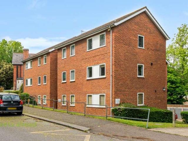 Flat for sale in London Borough of Croydon, South Norwood