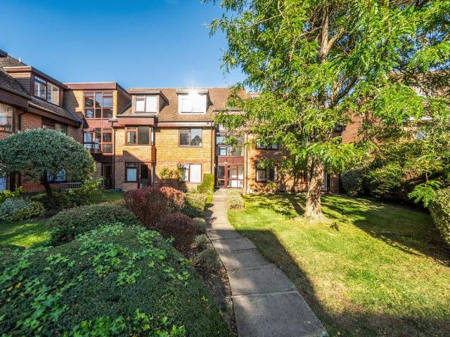 Flat for sale in Lunnon, Buckinghamshire