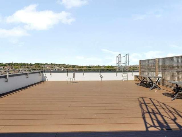 Flat for sale in London Borough of Merton, Merton Park