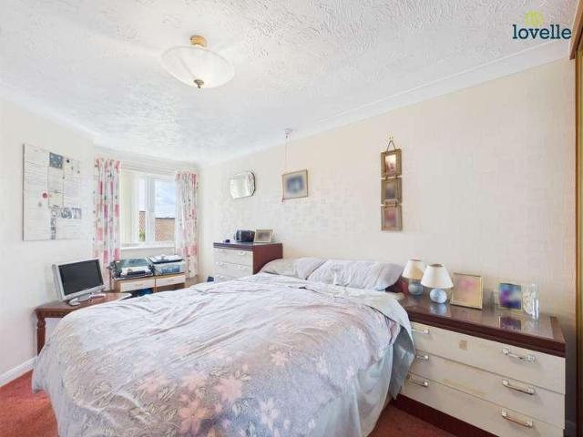 Flat for sale in Ermine East, Brayford