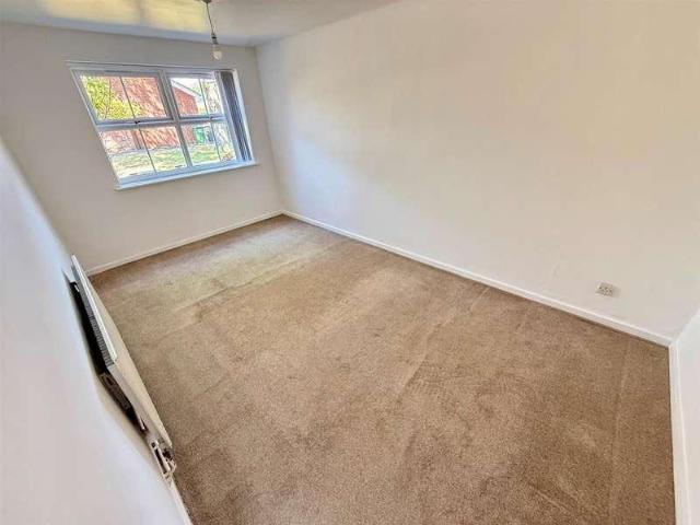 Flat for sale in Shirley, West Midlands