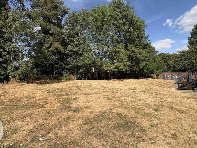 Flat for sale in Bearton, King's Walden